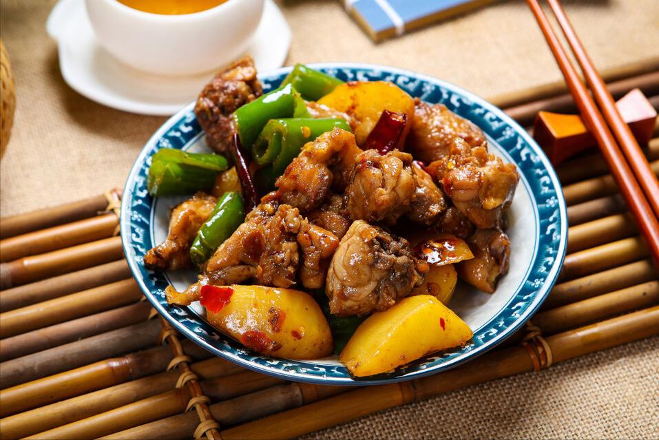 炖鸡肉别直接焯水教你正确做法,鸡肉怎么炖不柴不老需不需要焯水