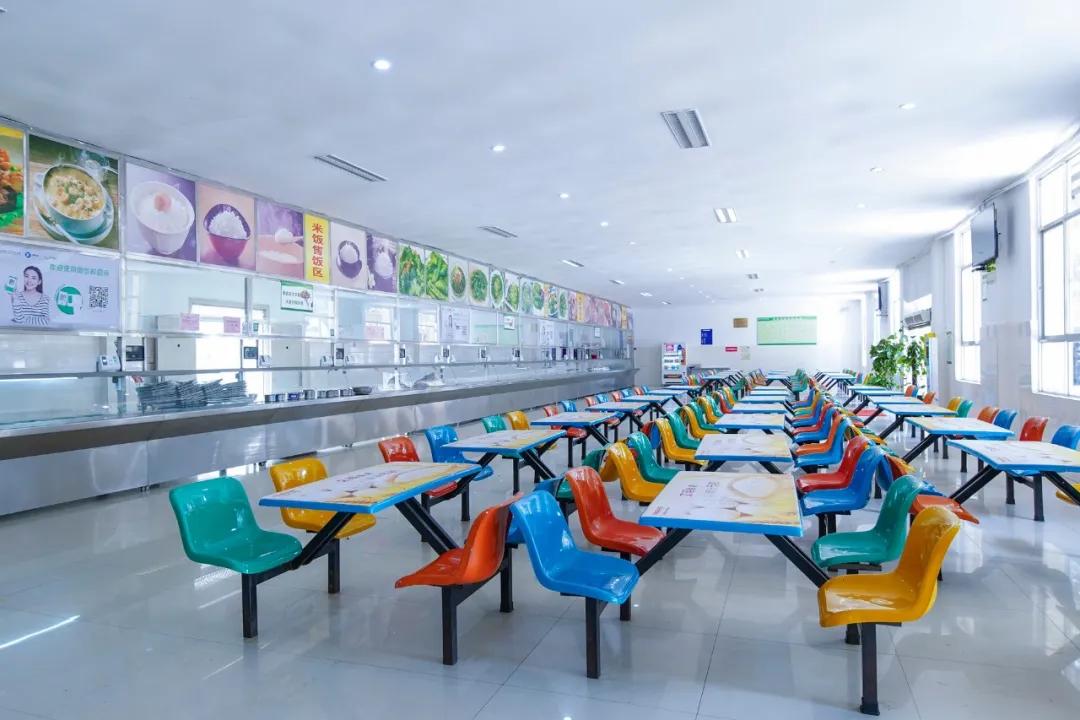 司务长侵吞64万、出纳挪公款理财……学生食堂咋成他们的“提款机”？