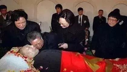 今天他115岁了,*小平邓**人生的40个瞬间