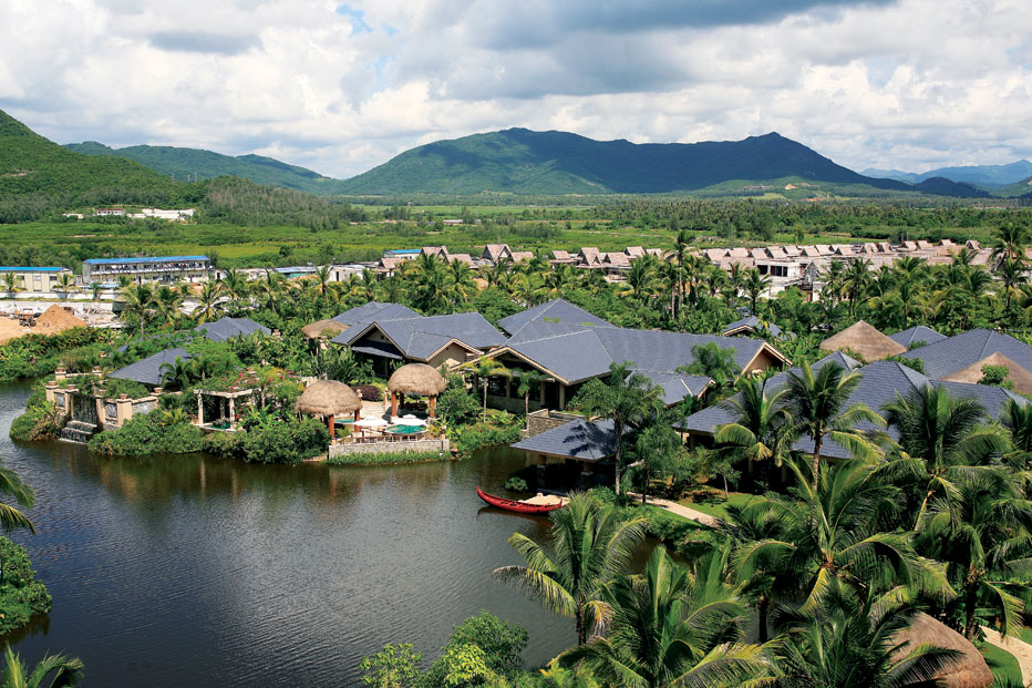 三亚希尔顿酒店多少钱一晚,三亚六月适合旅游度假吗