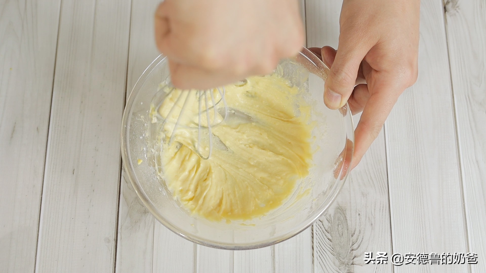 戚风蛋糕做法塌陷原因,戚风倒扣塌陷怎么补救