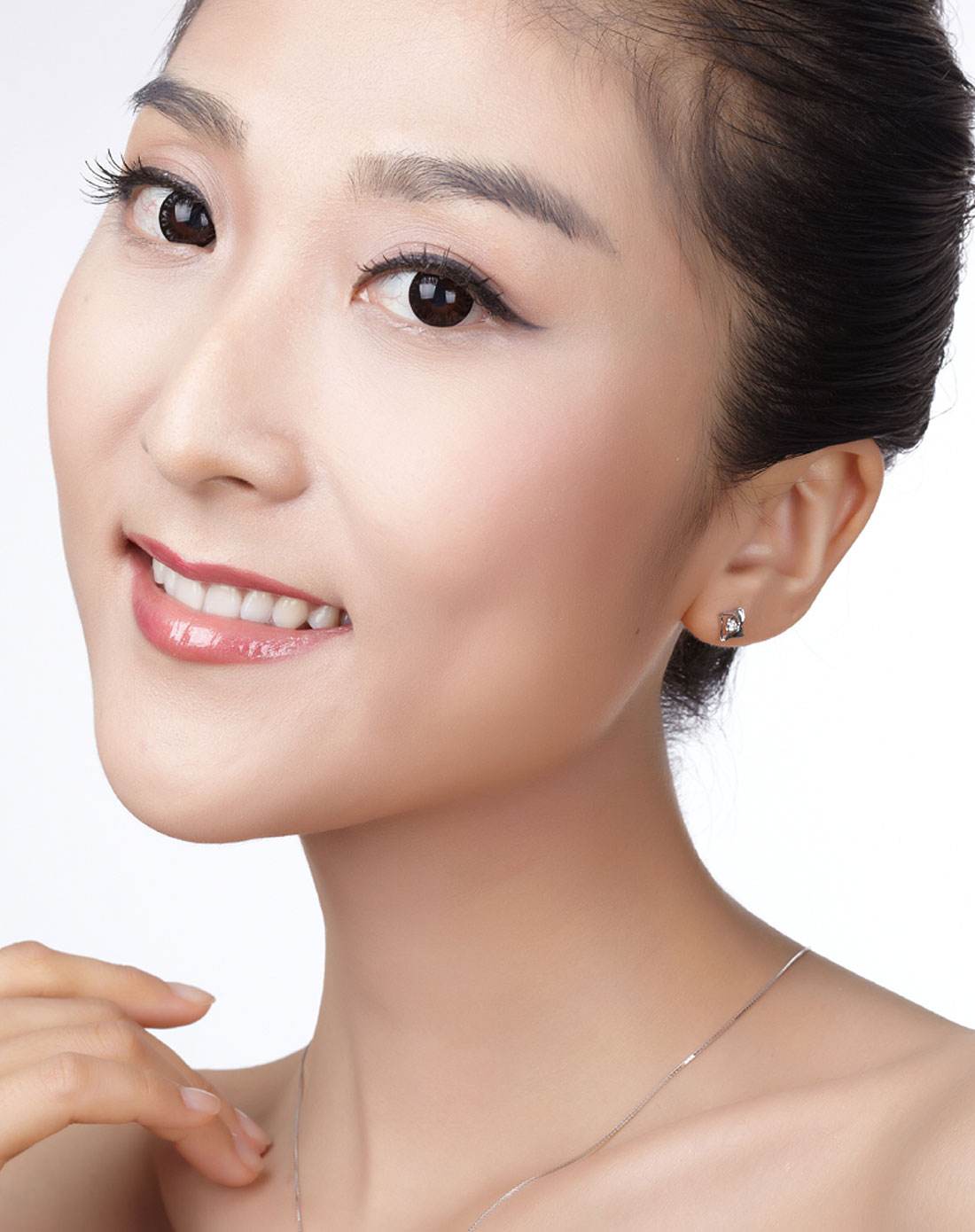 钻石耳钉和耳线两种混合佩戴法,钻石耳钉怎么佩戴不掉