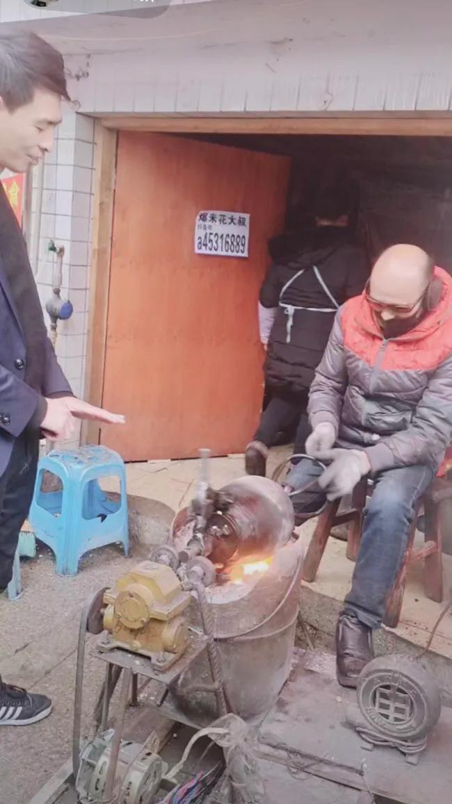 爆米花网红大叔抖音,爆米花大叔变装视频最火