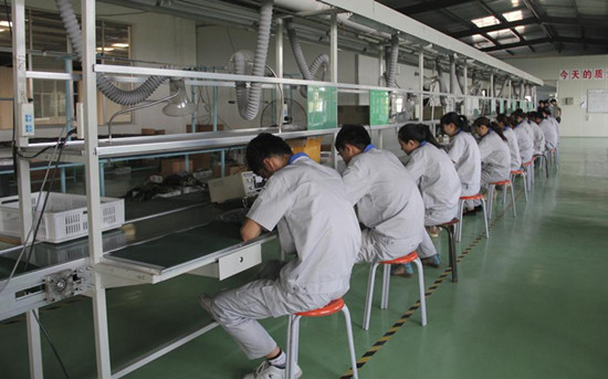 在电子厂看外观还是组装好,在电子厂打工好还是模具厂好