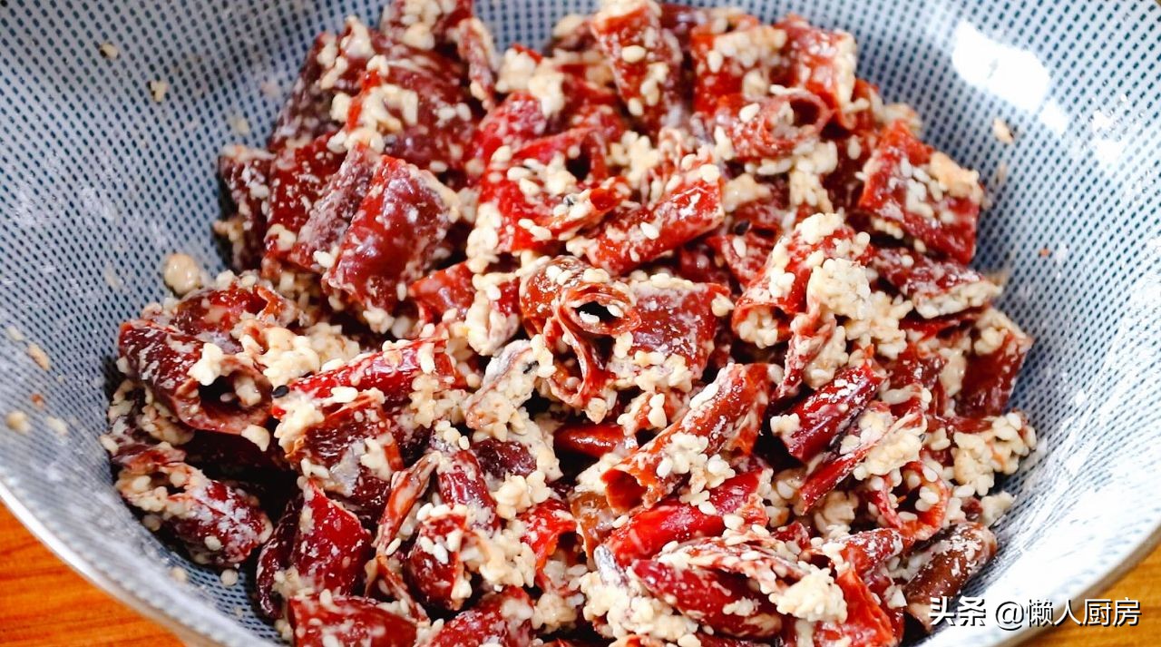 辣椒裹上面炒一下怎么做,面酱炸辣椒做法