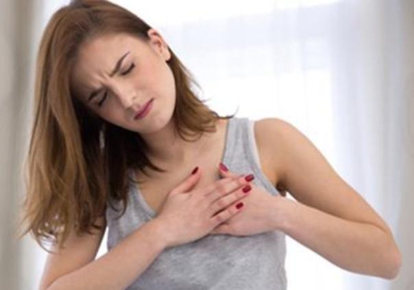 来月经前乳房有肿块痛什么毛病,乳房肿块月经前会疼痛是怎么回事