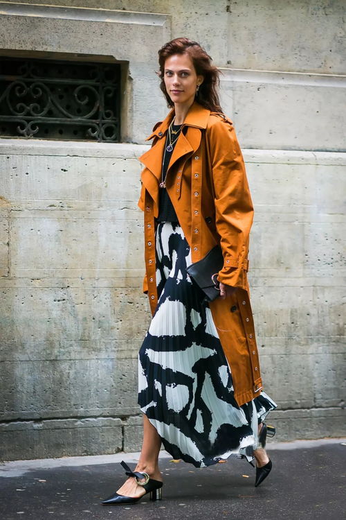 风衣里面穿什么最合适,150-180斤的大码女风衣内搭中长款