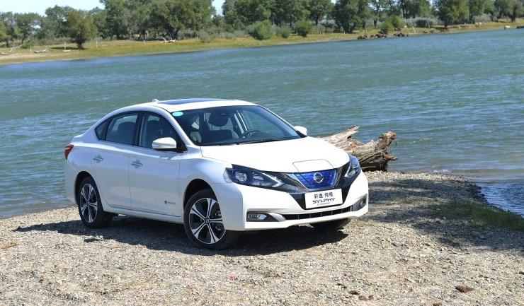 三厢轿车销量冠军之争:是朗逸?还是轩逸?