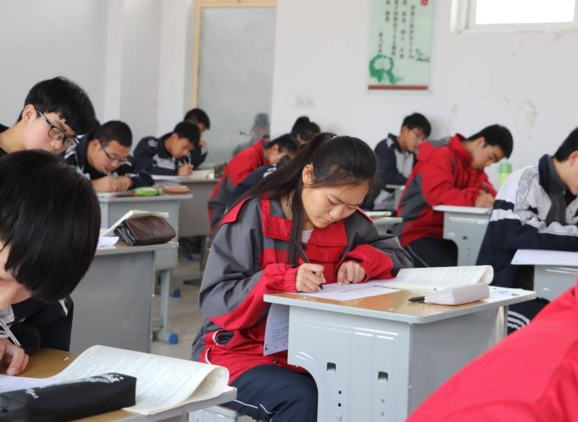 中考到底选鸡头还是凤尾,成都580分中考是当鸡头还是凤尾