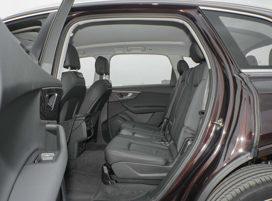 奥迪q7三联屏,奥迪q7中控改三联屏