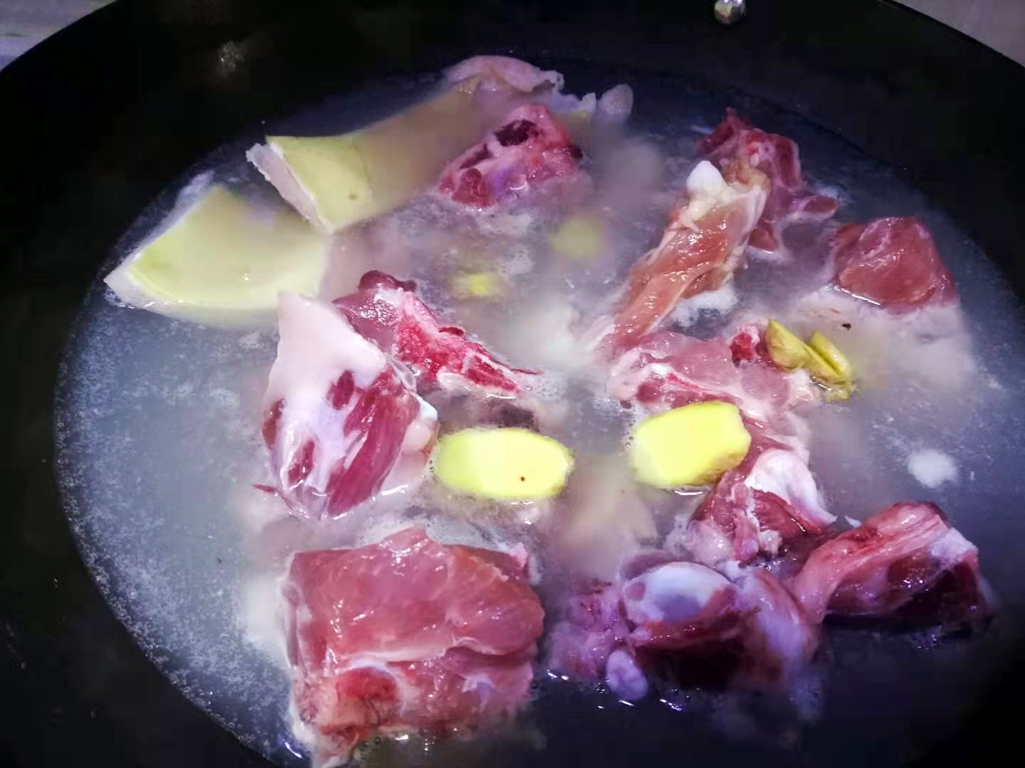 番茄筒骨汤这么做美味又营养,黄骨鱼山药番茄汤做法