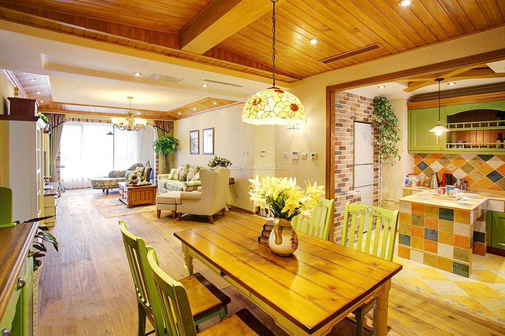 石膏板吊顶品种生态木,吊顶真的过时了这样做省钱又好看