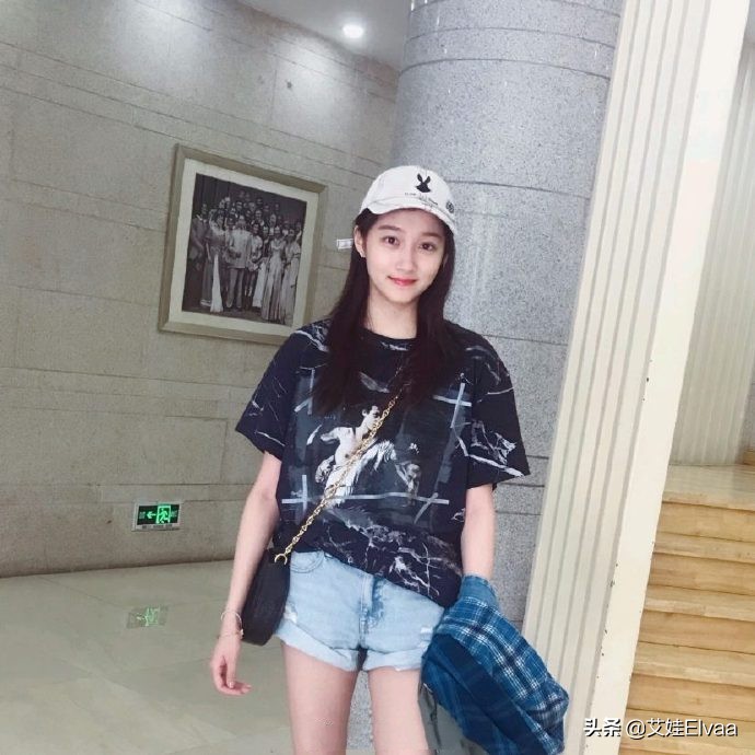 关晓彤校园制服造型,关晓彤大学生穿搭