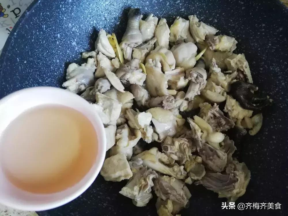 红烧鸡肉怎么做嫩而不柴,红烧鸡肉炖土豆加凉水还是加热水