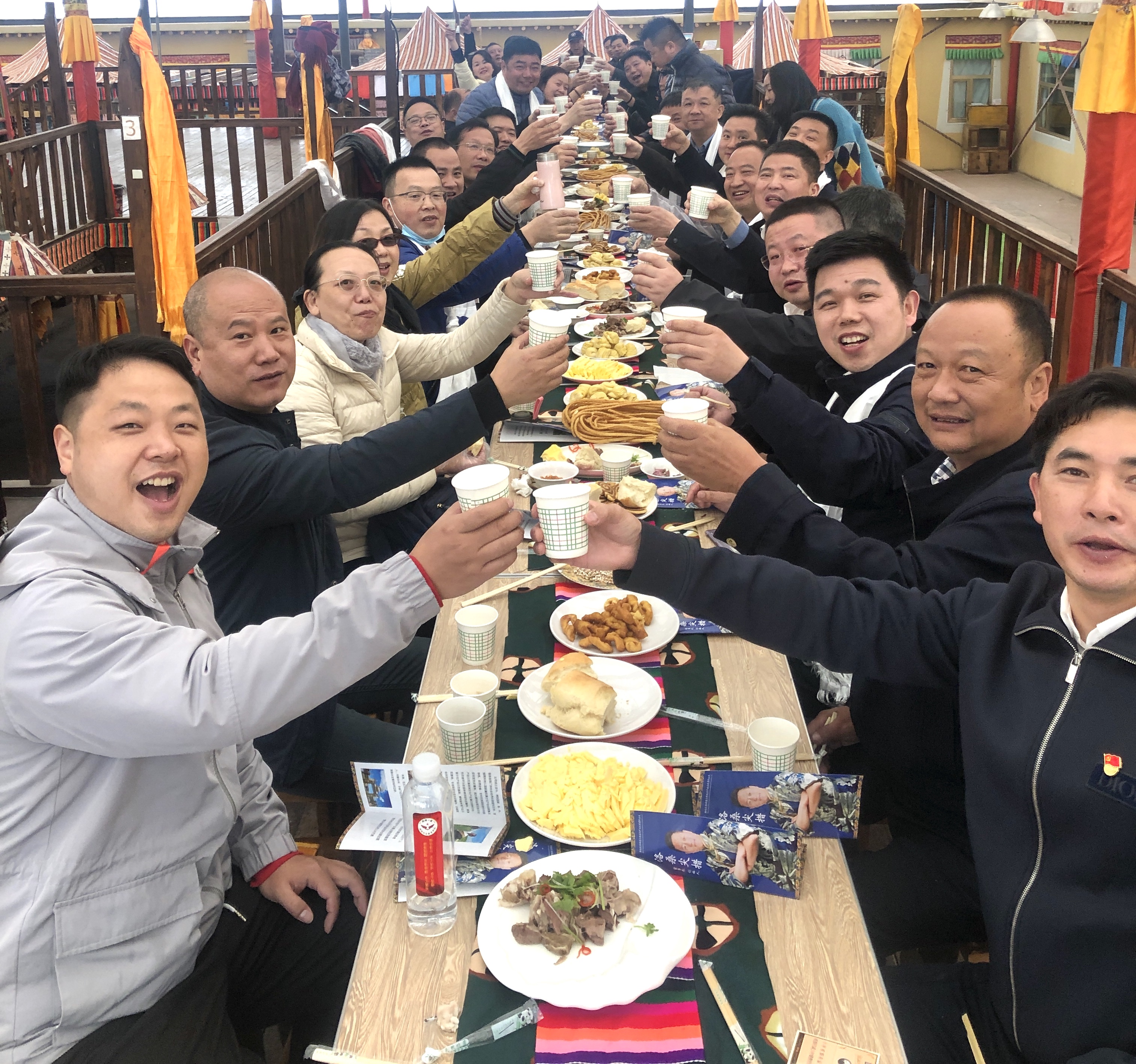 武汉市民营经济人士理想信念教育走进神秘的青海达玉部落