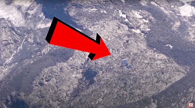 山顶太空舱民宿悬崖景色绝美,悬崖边上的小屋