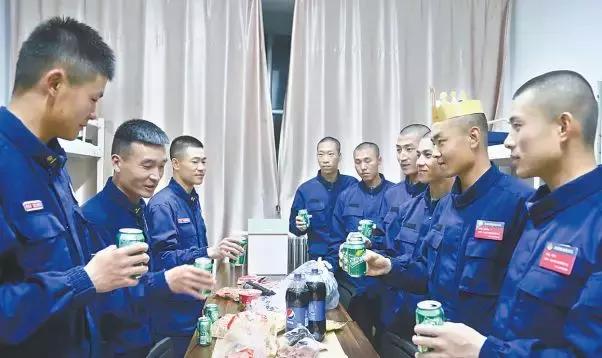 有人想离队！有人成“网红”！来听听准消防员新训队里的故事...