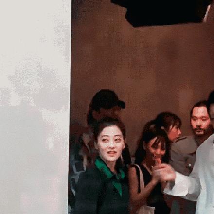 曾黎穿衣打扮图片大全,曾黎戴墨镜西装照片