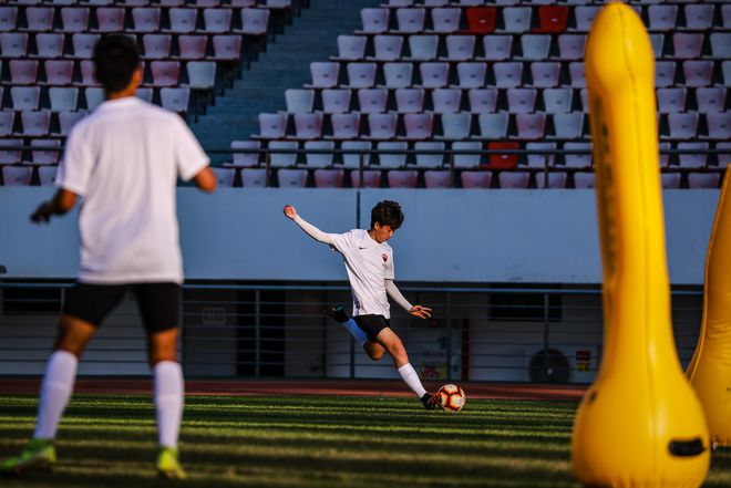 比肩梅西的球员,比肩梅西的中国巨星