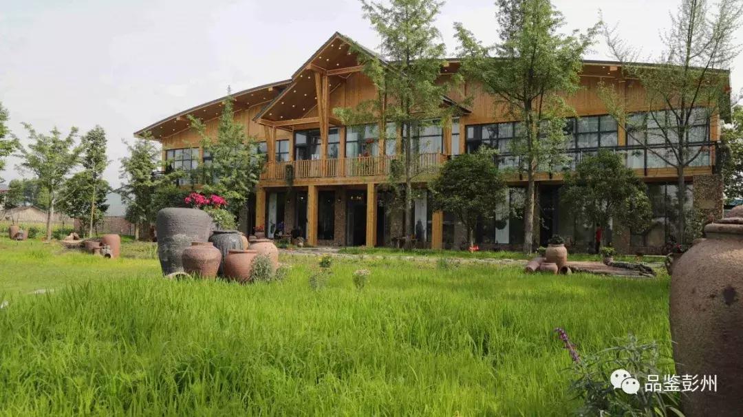 走遍中国的“寻鞋哥”来了！这回居然换上“军乐造”