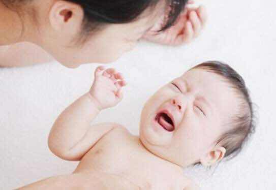 新生儿怎么裹毛巾睡觉,新生儿入睡办法