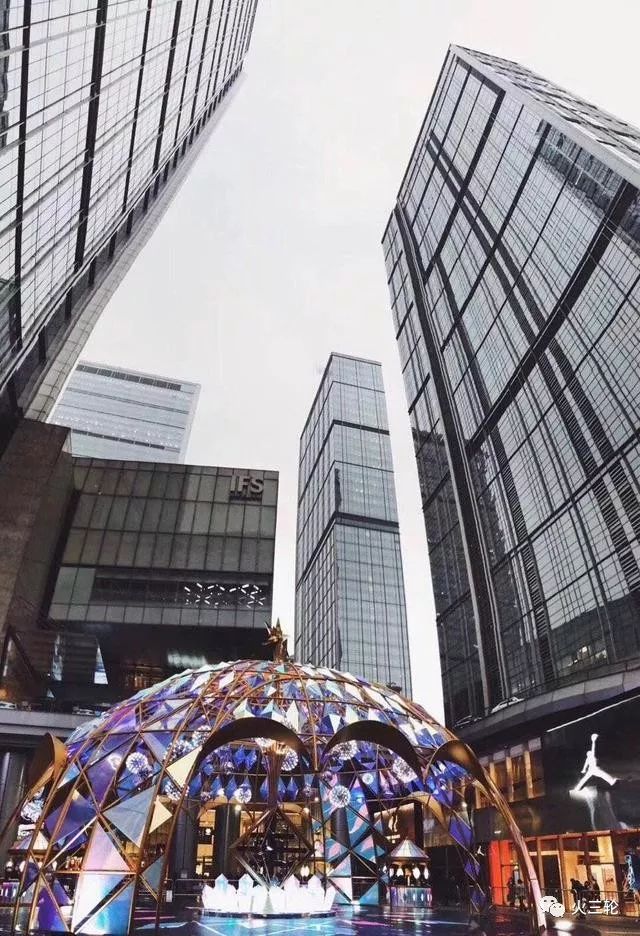 在ifs里面上班的人,在成都ifs上班的一天