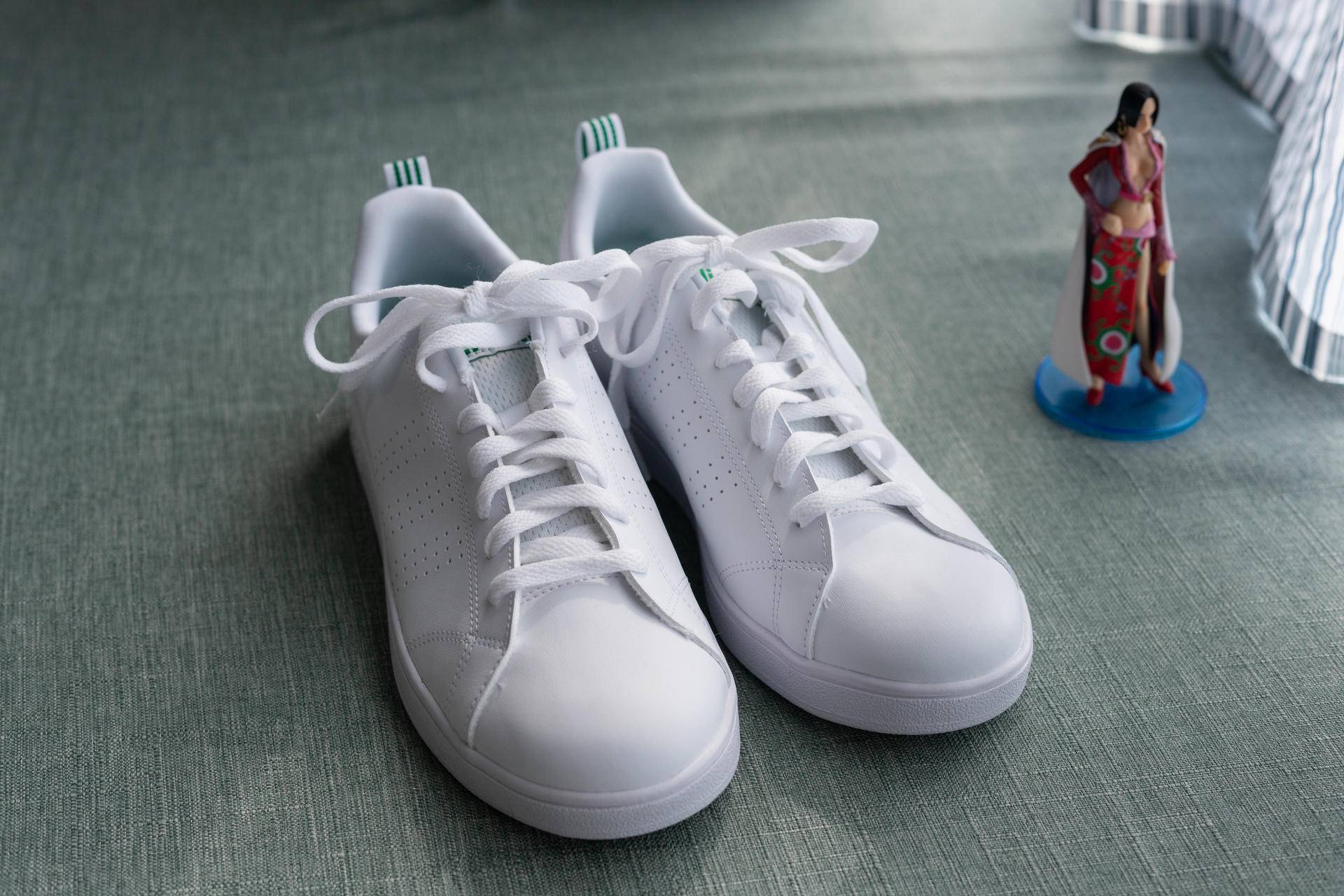 阿迪vs耐克足球鞋,阿迪和耐克小白鞋哪个好