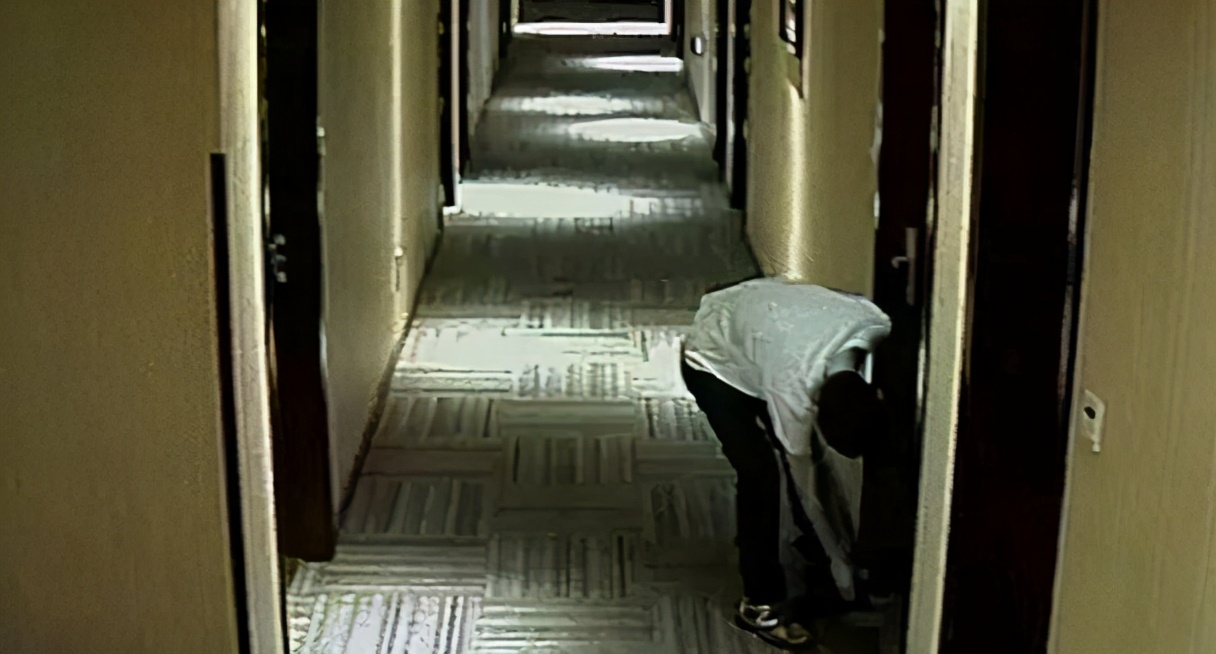 住宾馆发现小卡片你会怎么办,住酒店遇到小卡片怎么处理