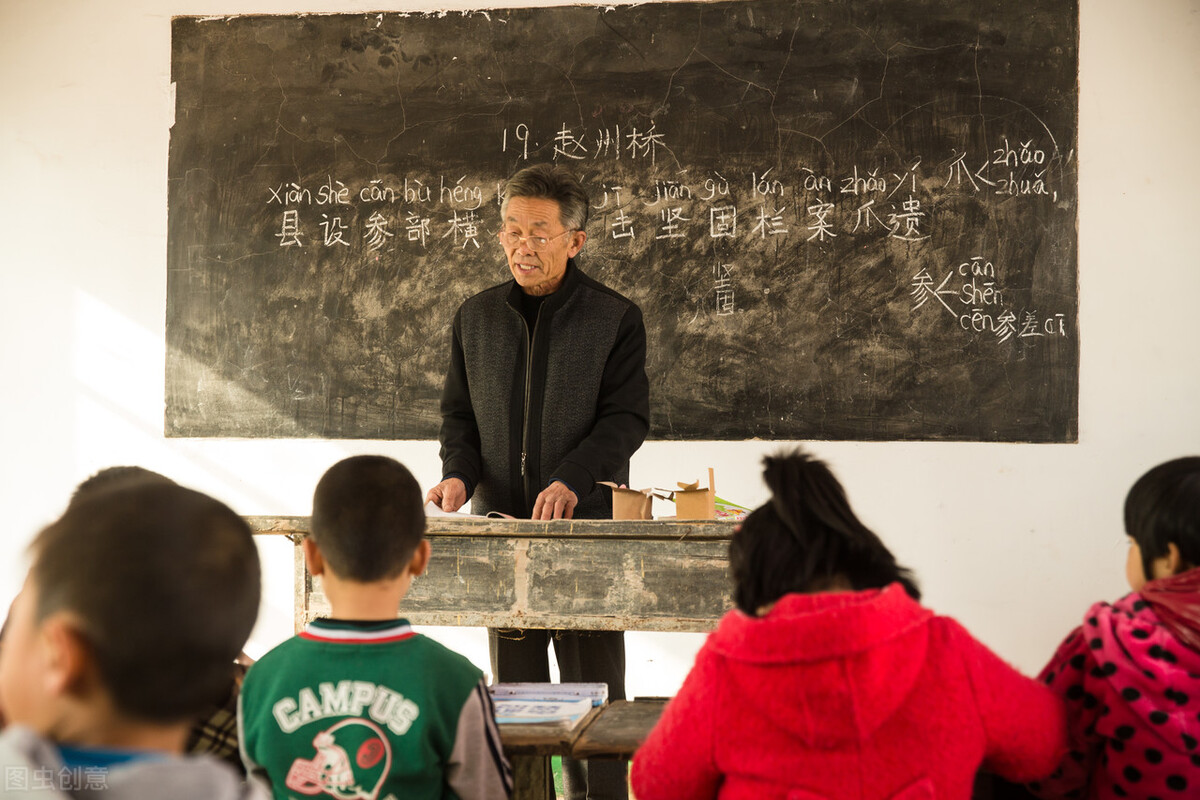 蔚蓝的天空像大海一样,蓝蓝的天空看不见了