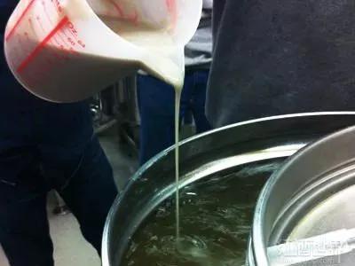 粽子里面的咸蛋黄要烤一下吗,做粽子用咸蛋黄剩下的蛋白怎么吃