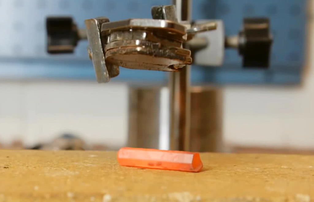 磁铁加热失去磁性化学原理,磁铁加热会不会爆炸