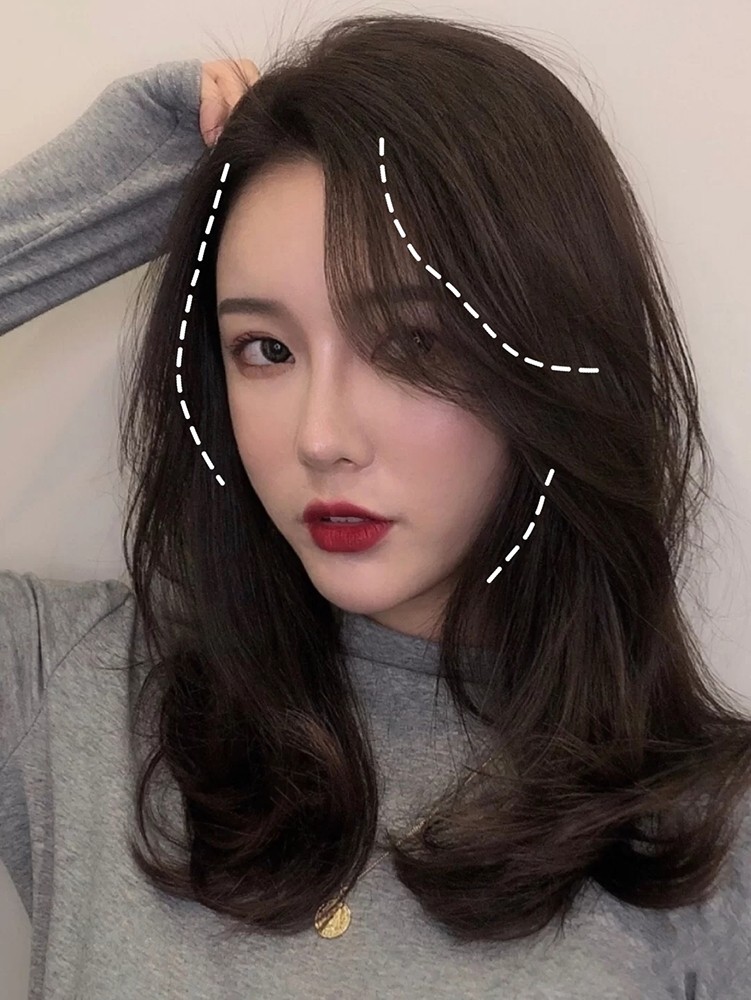 烫卷发今年流行哪种颜色,减龄显小的烫发是你最佳选择