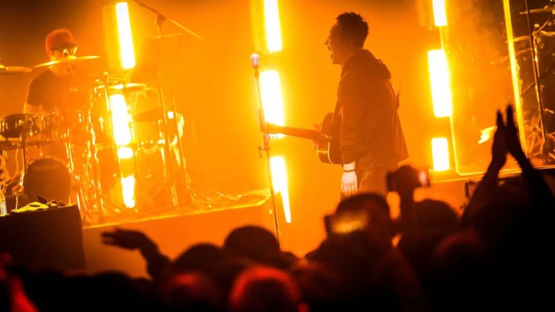 许巍曾经沧桑如今风华正茂,02年的许巍和现在的许巍