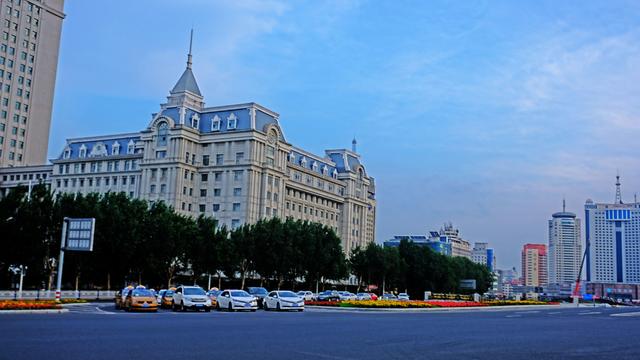 这个北方城市水质比南方还好街景很“洋气”满大街都是美女