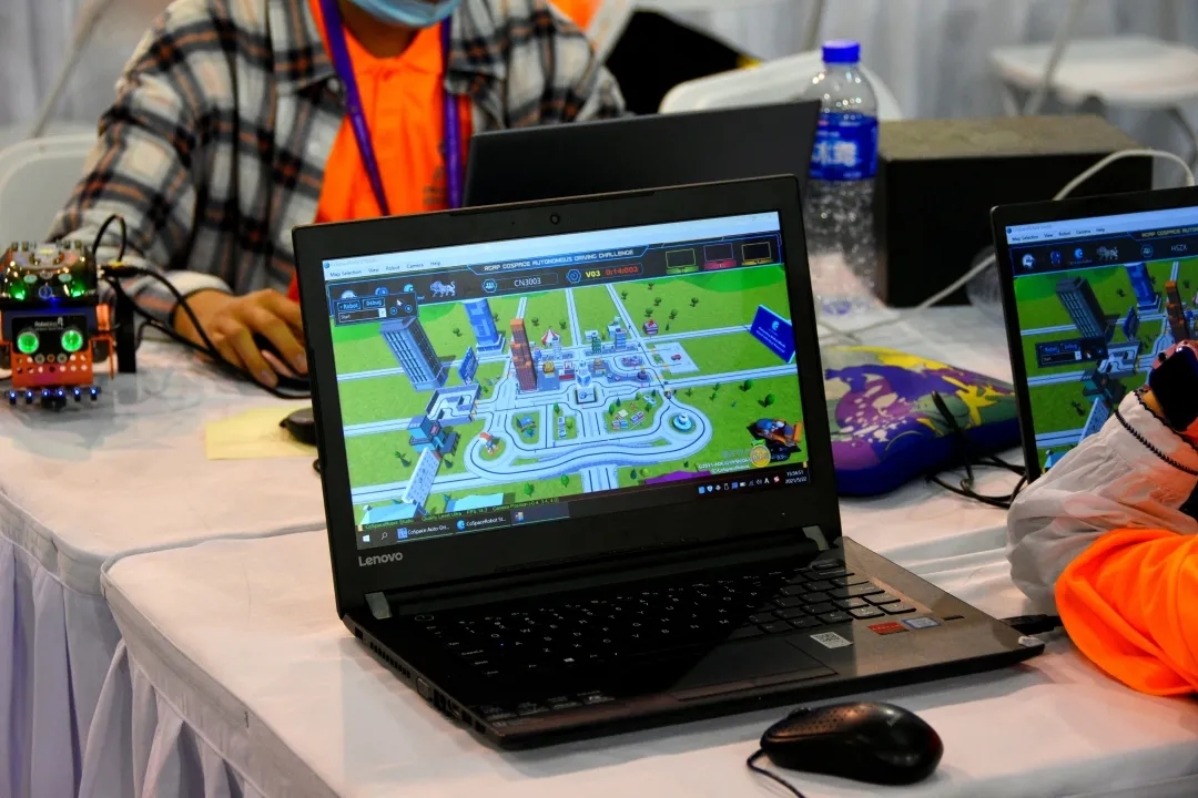 机器人大赛冠亚军,机器人冠军大赛