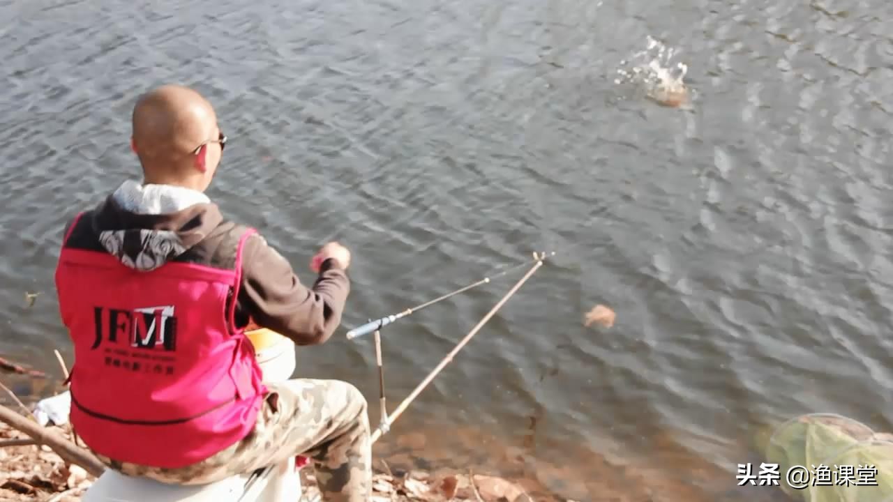 钓鱼小鱼闹窝的最有效的方法,夏季小鱼多怎么用饵