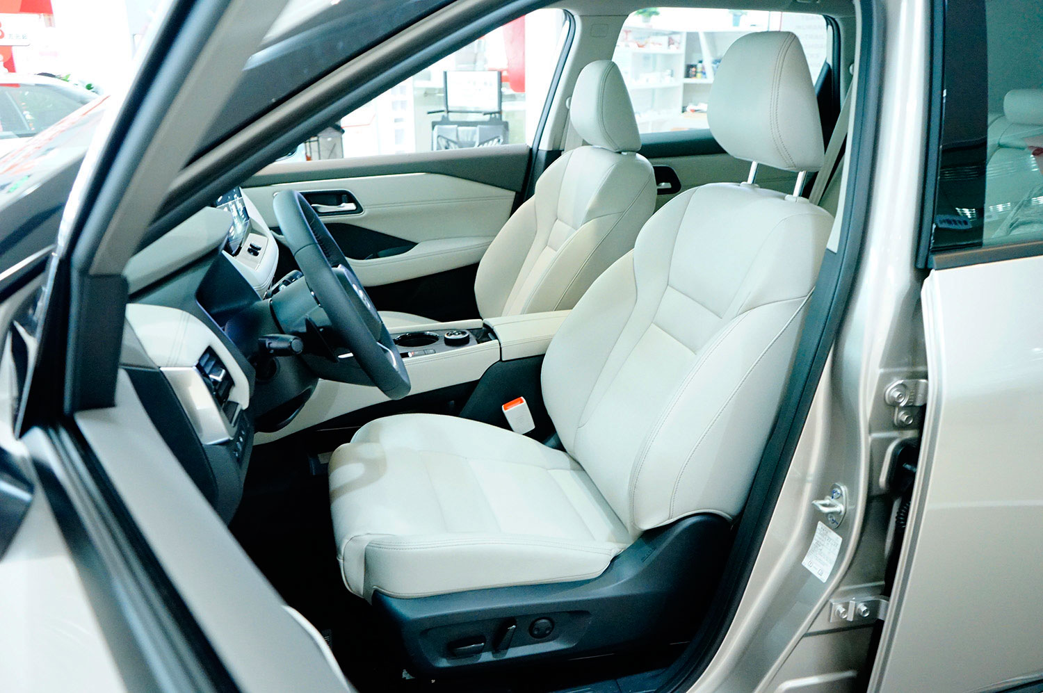 动力强劲且响应快加速有振动,动力强劲有推背感轿车