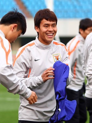 新疆足球运动员谈中国足球,新疆足球首进国家队打世预赛