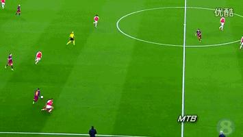 晃倒博阿滕gif恶搞,梅西晃倒博阿滕搞笑p图动画