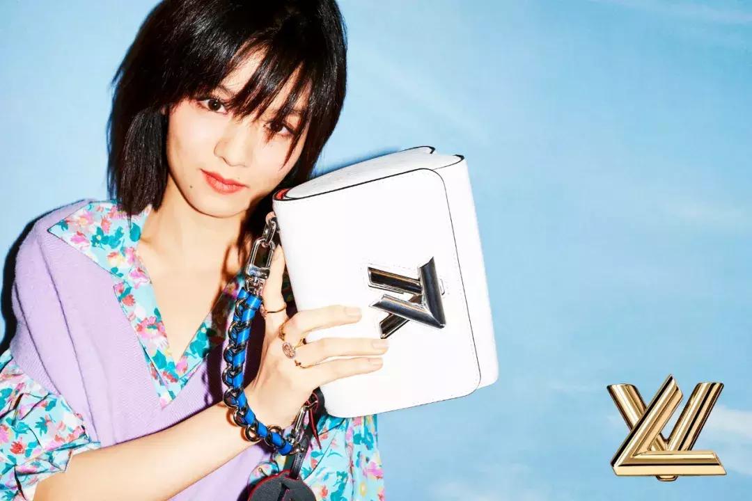 能让唐嫣和张曼玉撞款的，也只有这个包了！