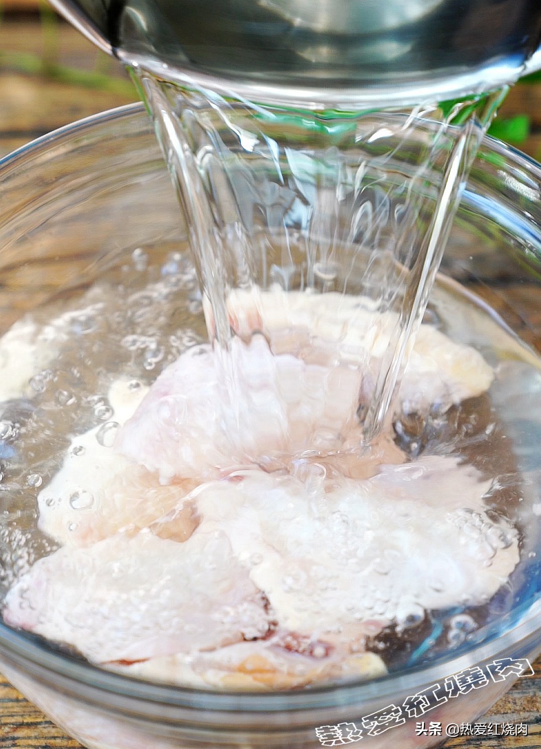 鸡翅最好吃的做法入口酥脆,鸡翅要怎么炸才好吃又有营养