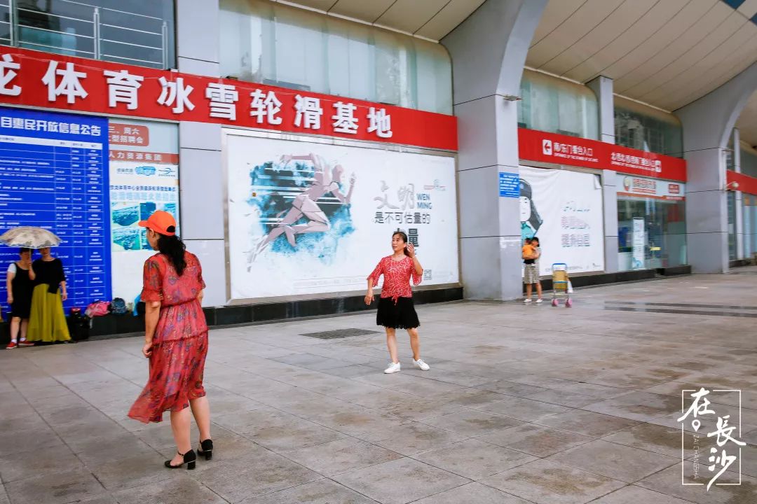 一座长沙城半部近代史,贺龙体育馆长沙演出