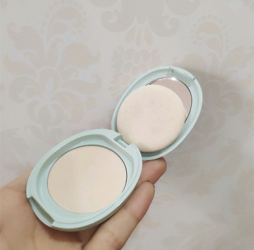 平价粉饼50元左右,300元控油粉饼