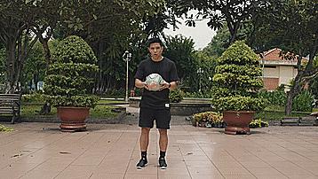 新手小白怎么颠勺,足球小白颠球入门教程