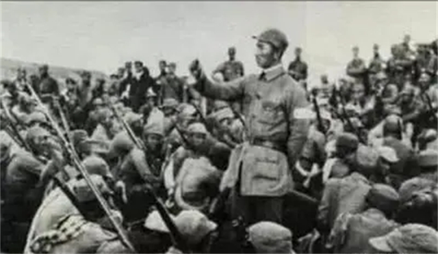 30万国军*攻围**3万红军，众人向主席请教破敌妙计，主席：睡上三天