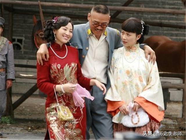 四川大军阀杨森：娶12个老婆，生43子，90岁娶17岁少女还生一女儿