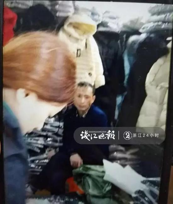 神秘女人卷跑服装厂200万厂家气吐血：都是血汗钱