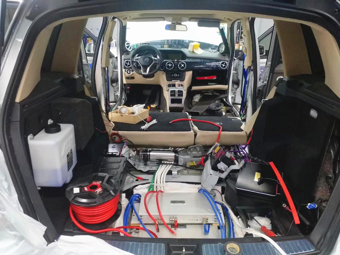 奔驰glk音响改装方案,奔驰glk更换4门音响