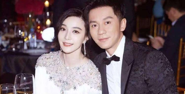 范冰冰与李晨甜蜜同框,范冰冰晒与李晨甜蜜合影