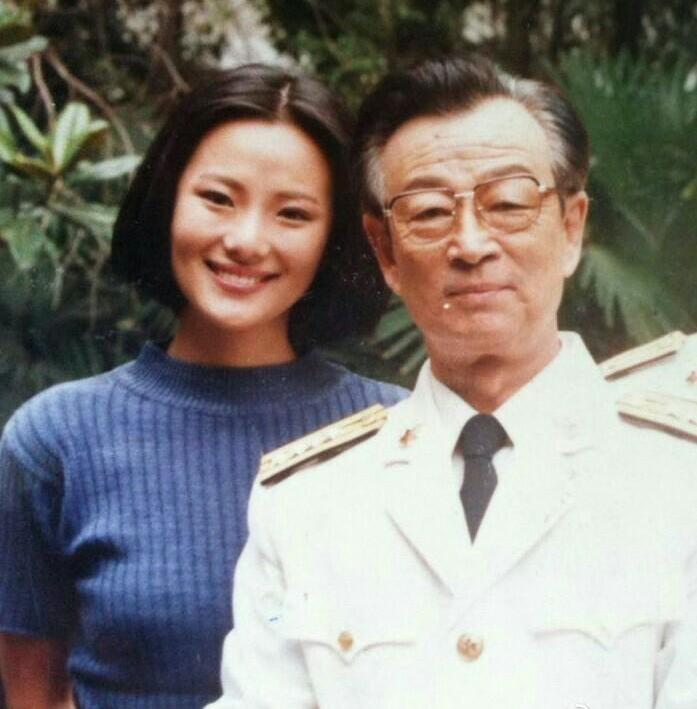 咏梅和栾树跳舞,栾树和咏梅合照